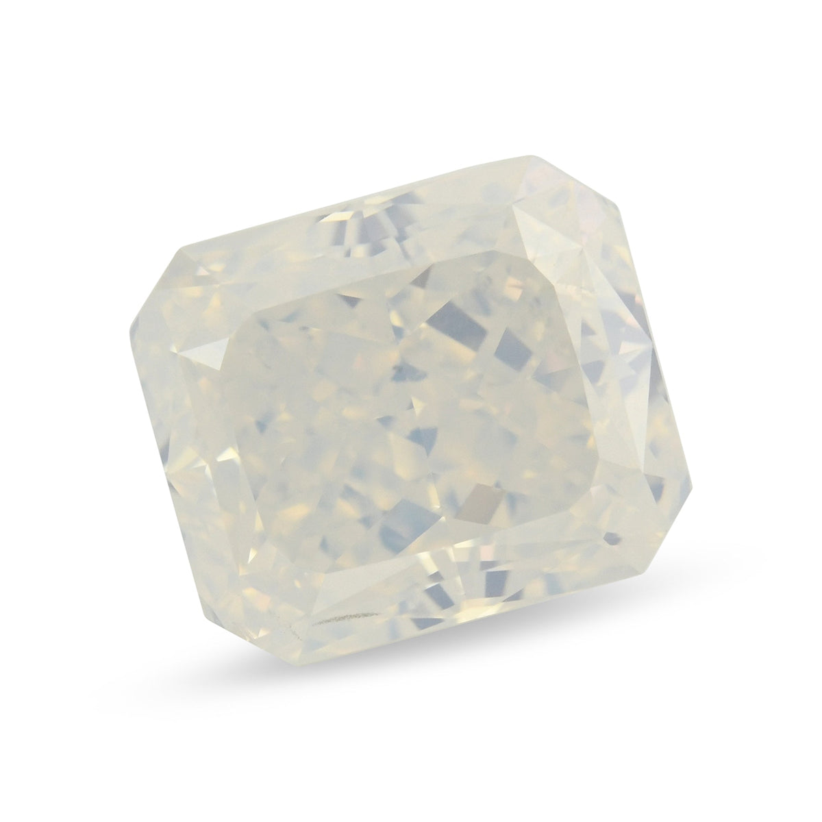 2,02 Karat Fancy White Radiant I2 GIA