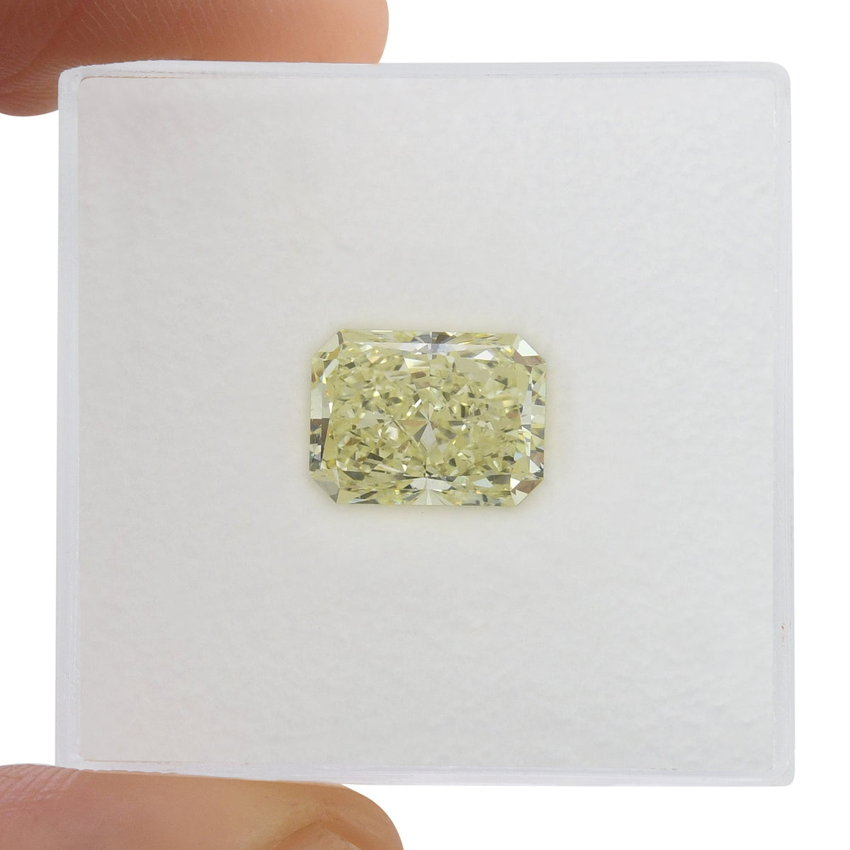 Radiant Diamond | 2.02 ct | U-V | SI1 | GIA | Ref 723335