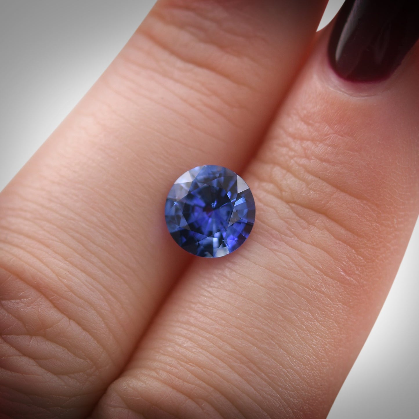 2,03 Karat blauer runder Saphir aus Sri Lanka