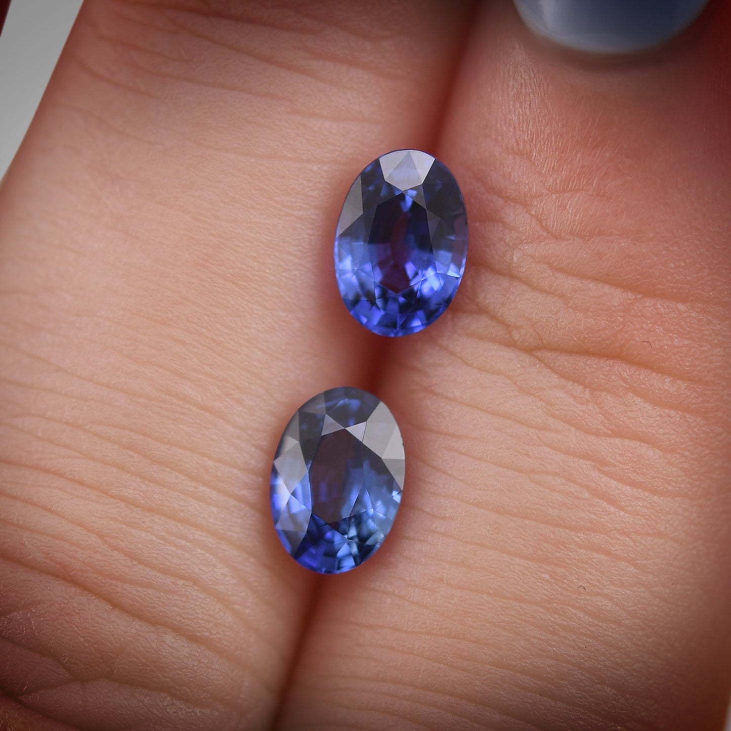 Paar ovale blaue Saphire aus Sri Lanka, 2,05 Karat