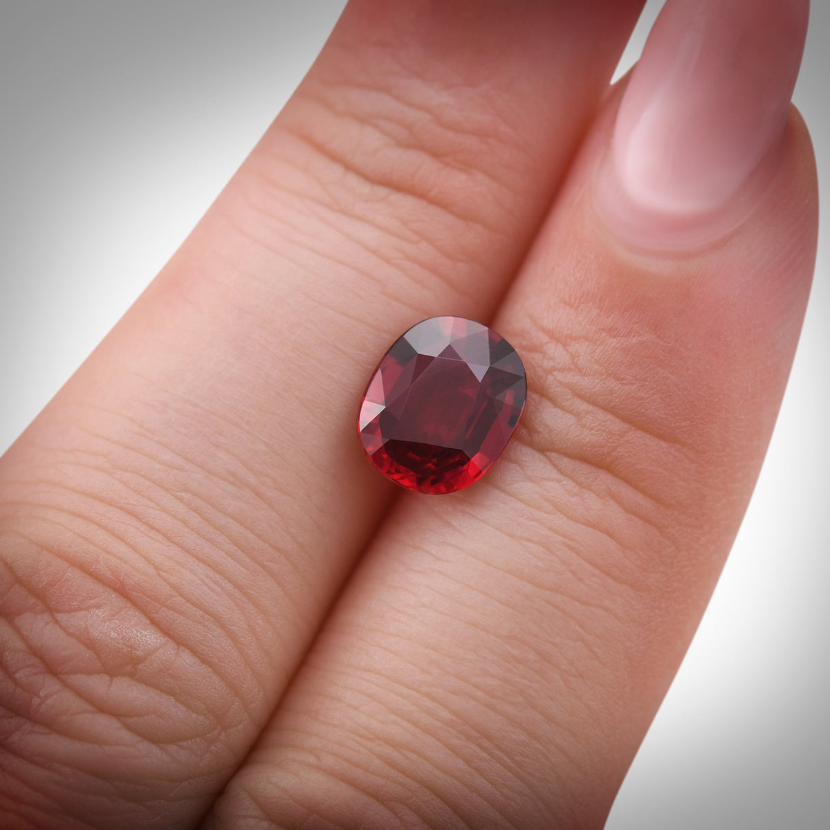 Ovaler Rubin | 2,13 ct | Rot | AGL | Ref. 717041