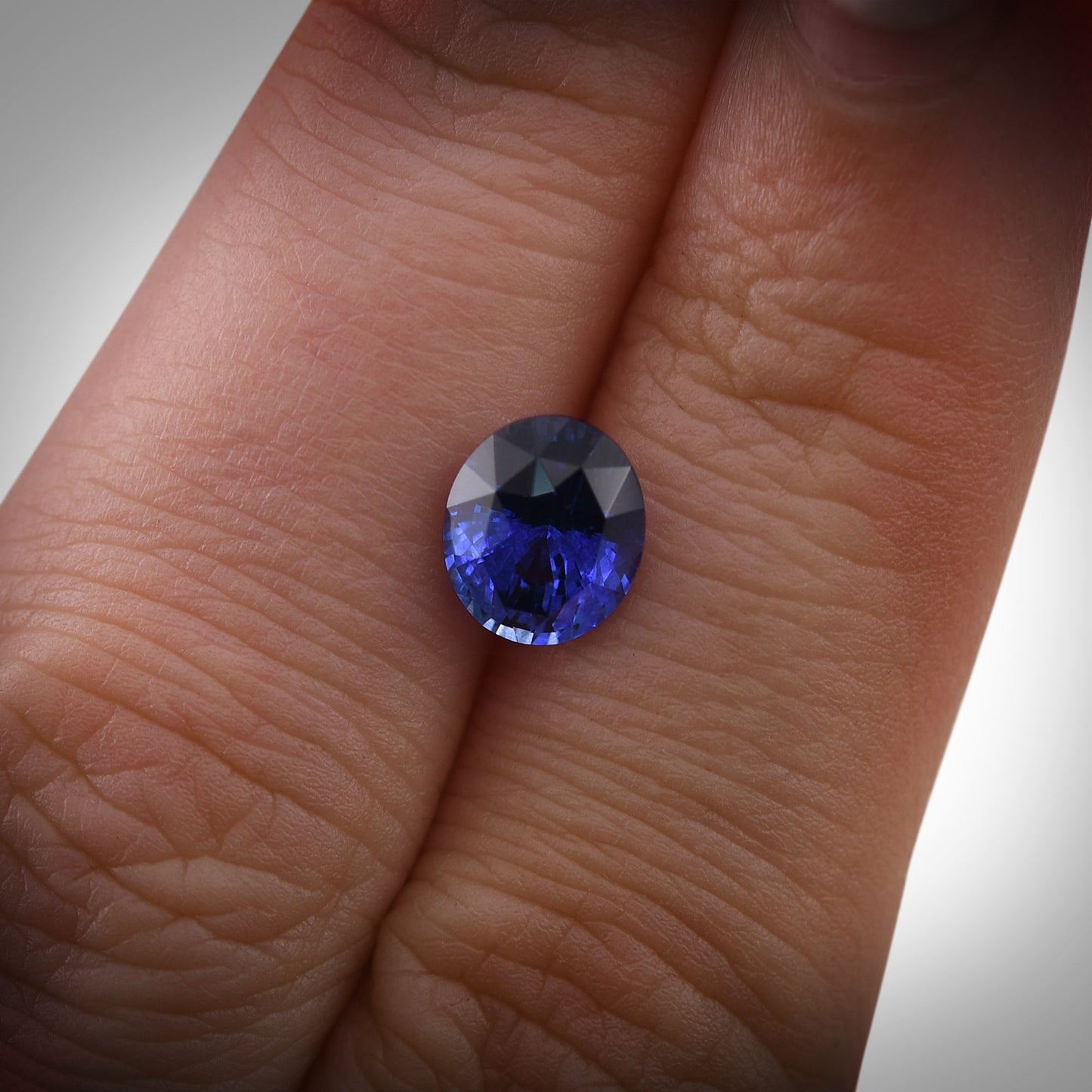2,13 Karat blauer ovaler Saphir aus Sri Lanka