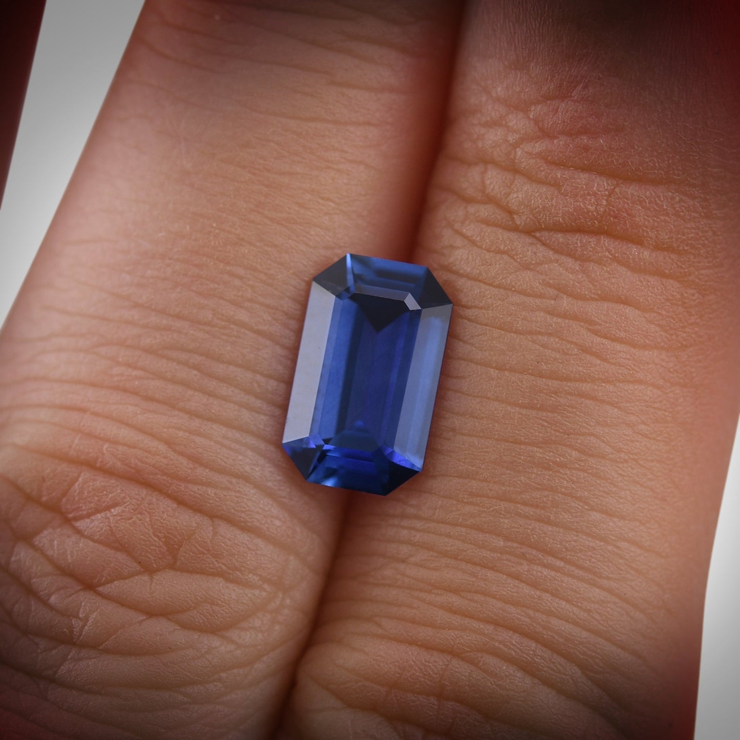 2,43 Karat blauer Smaragd-Saphir aus Sri Lanka