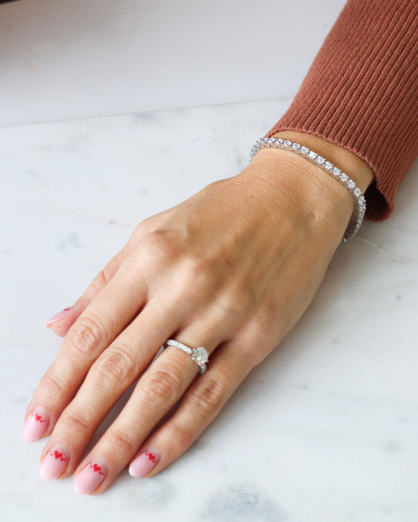 Diamond tennis bracelets in white gold - timeless elegance