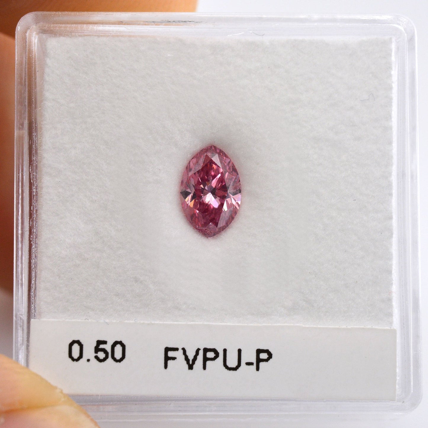 0,50 Karat Fancy Vivid Purplish Pink Marquise-Diamant (SI2) GIA