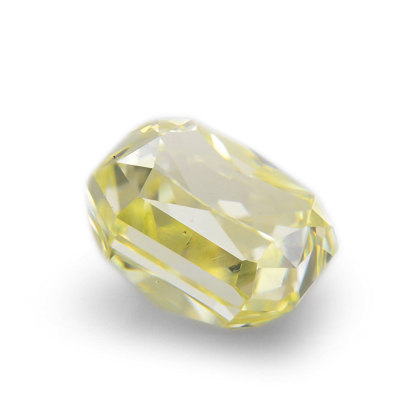 0,89 Karat Fancy Yellow Radiant (VS2)