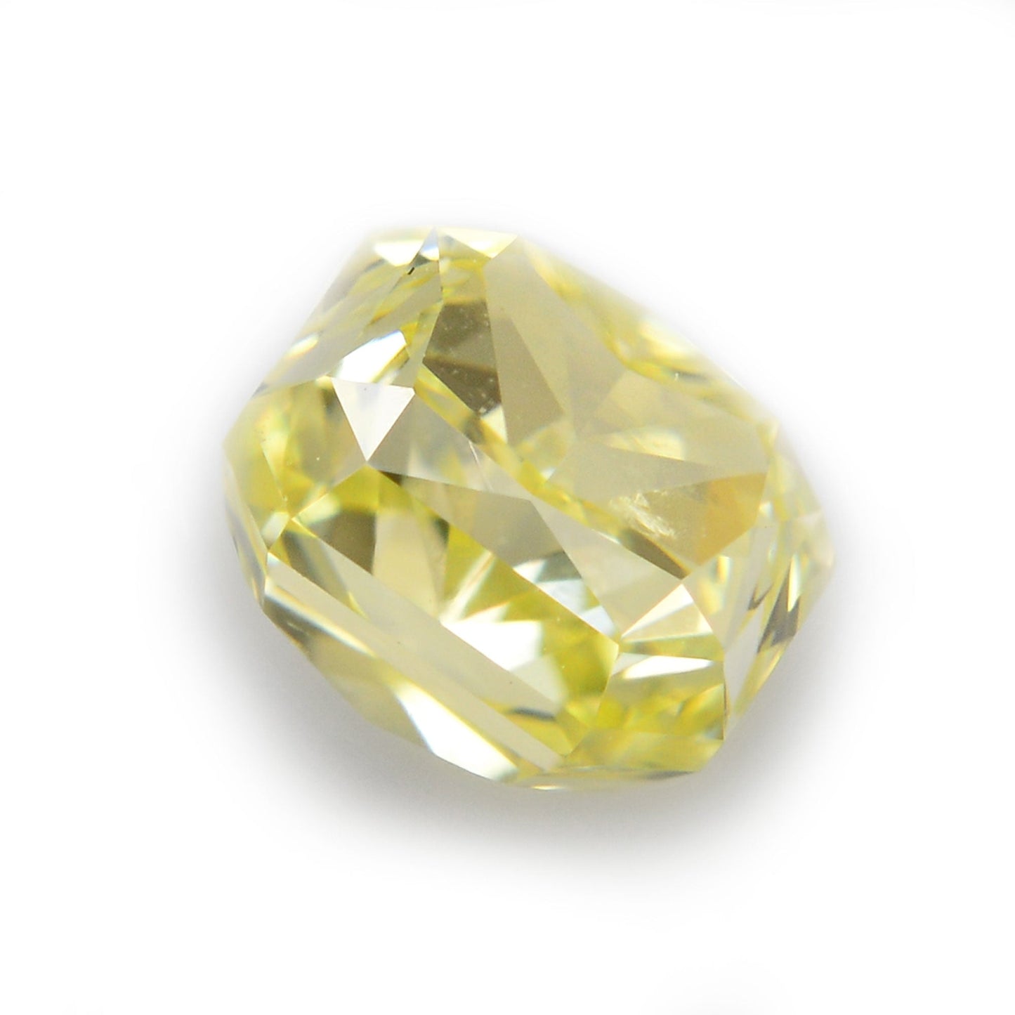 0,47 Karat Fancy Intense Yellow Radiant VVS2 IGI