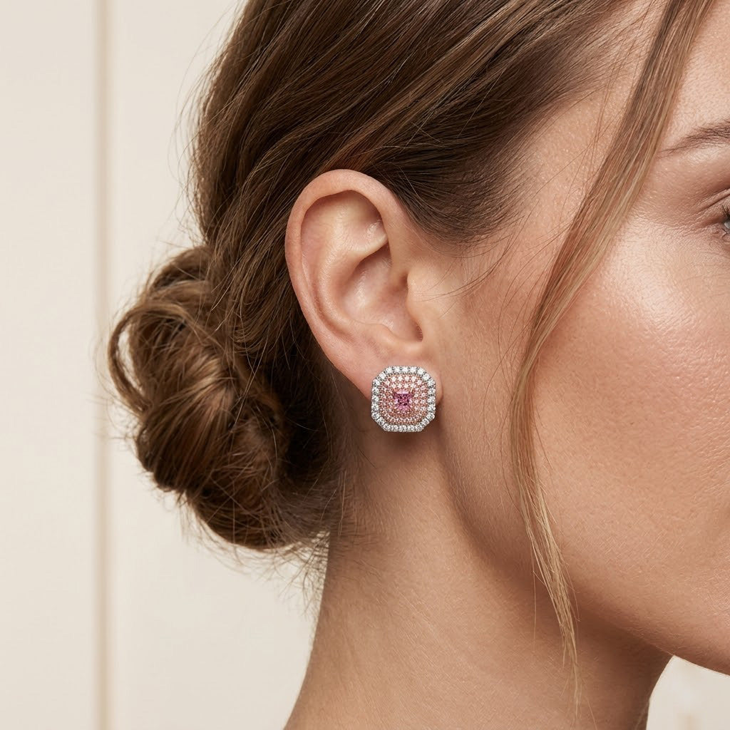Außergewöhnliche, tiefrosa, strahlende Diamantohrringe mit dreifachem Halo und GIA-Zertifikat.