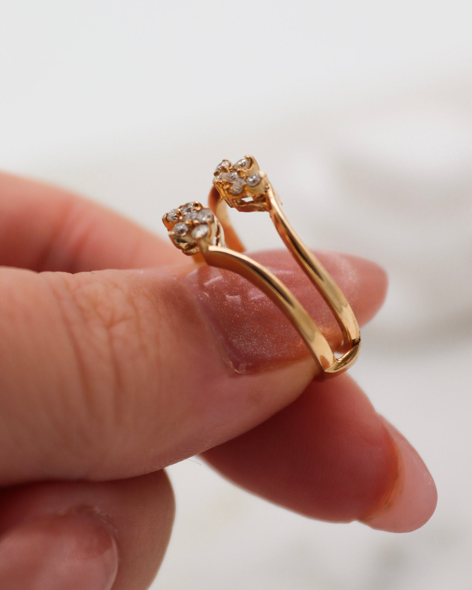 Vintage-Ring Annett mit 0.12ct Brillanten (W/SI), klassischer Doppelring-Guardring in 585/-Gelbgold – erhältlich in München und Augsburg