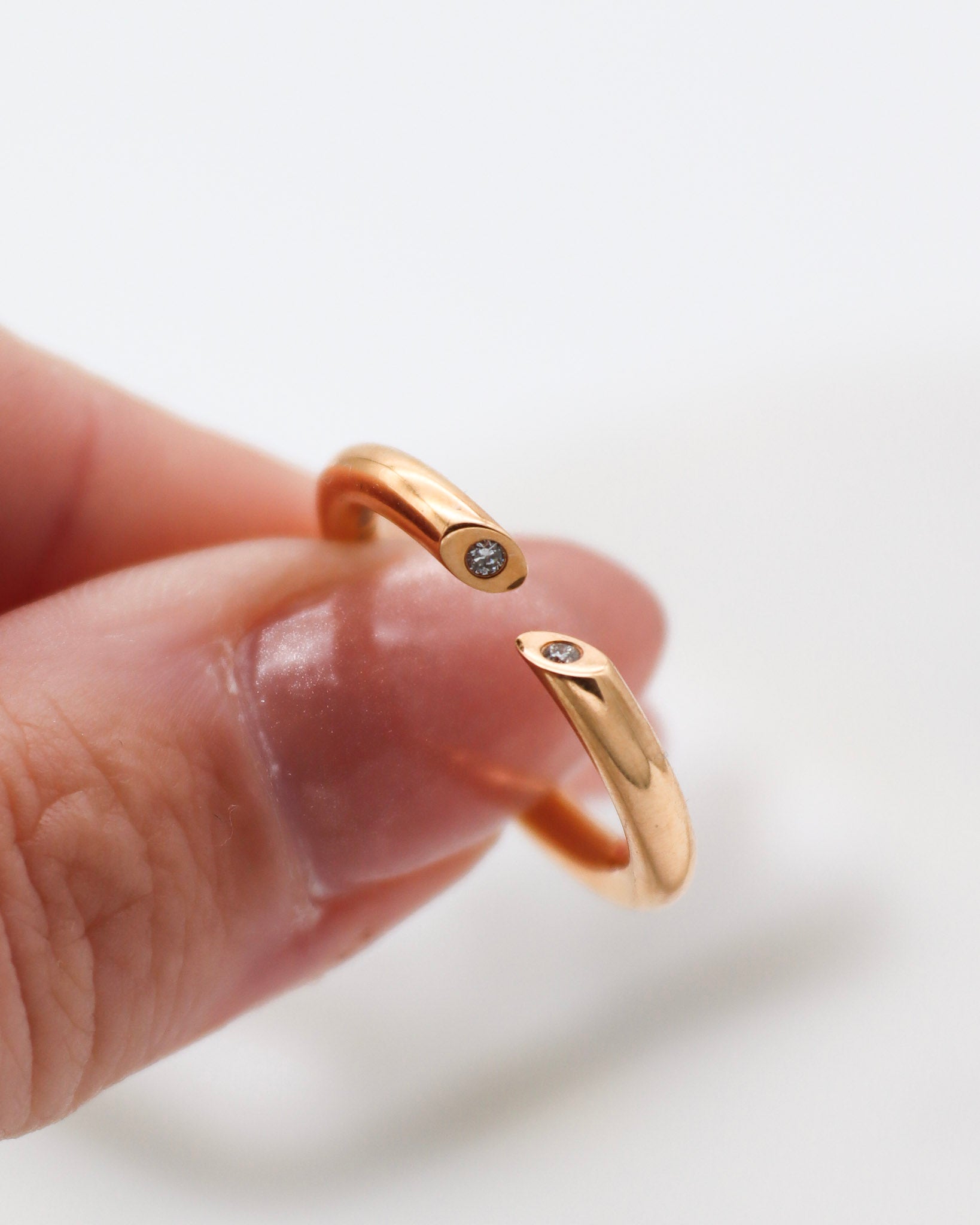 Vintage-Ring Delilah mit 0.03ct Diamanten, offenes Splitring-Design im Bunz-Stil aus 750/-Gelbgold – erhältlich in München und Augsburg