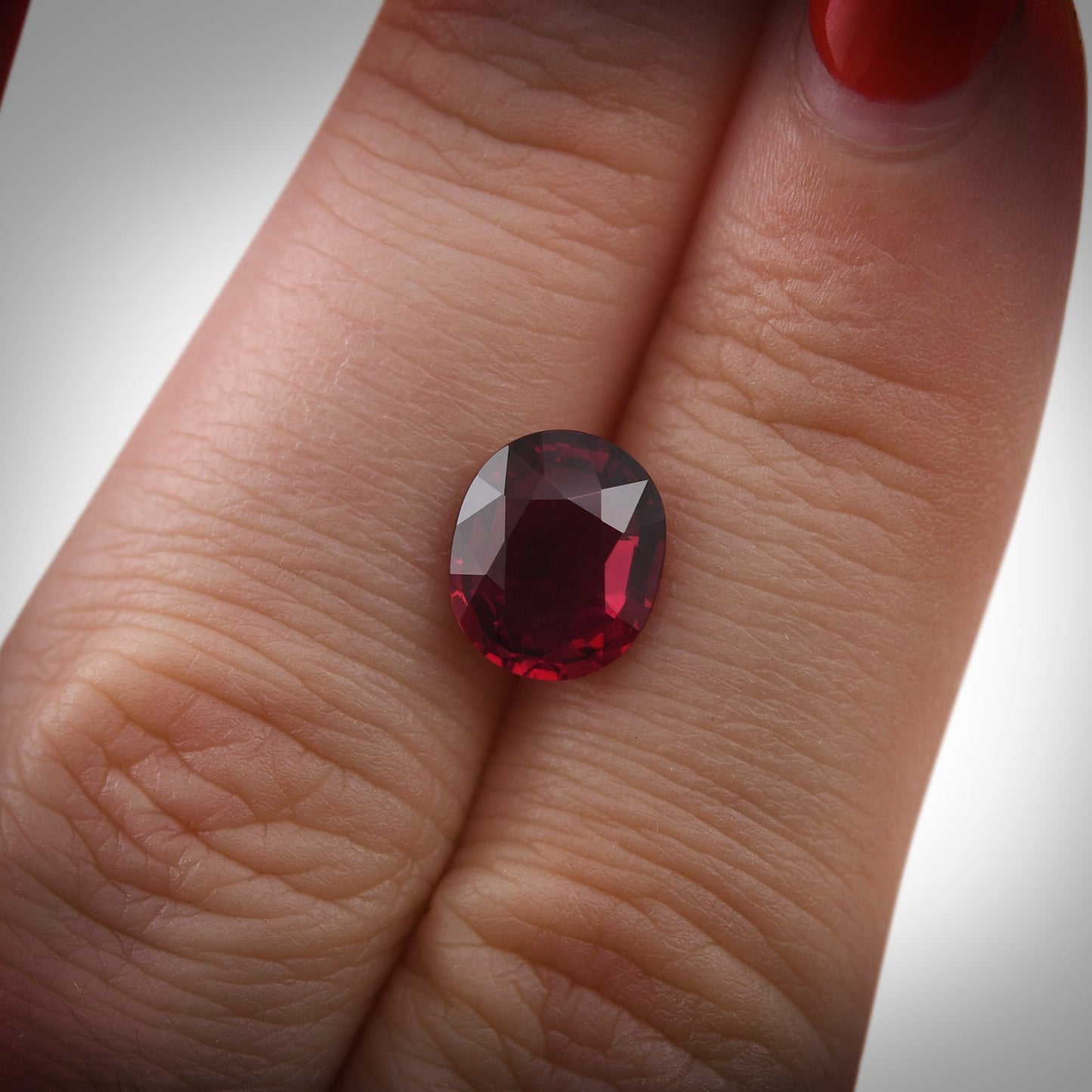 3,05 Karat roter ovaler Rubin aus Mosambik, AGL