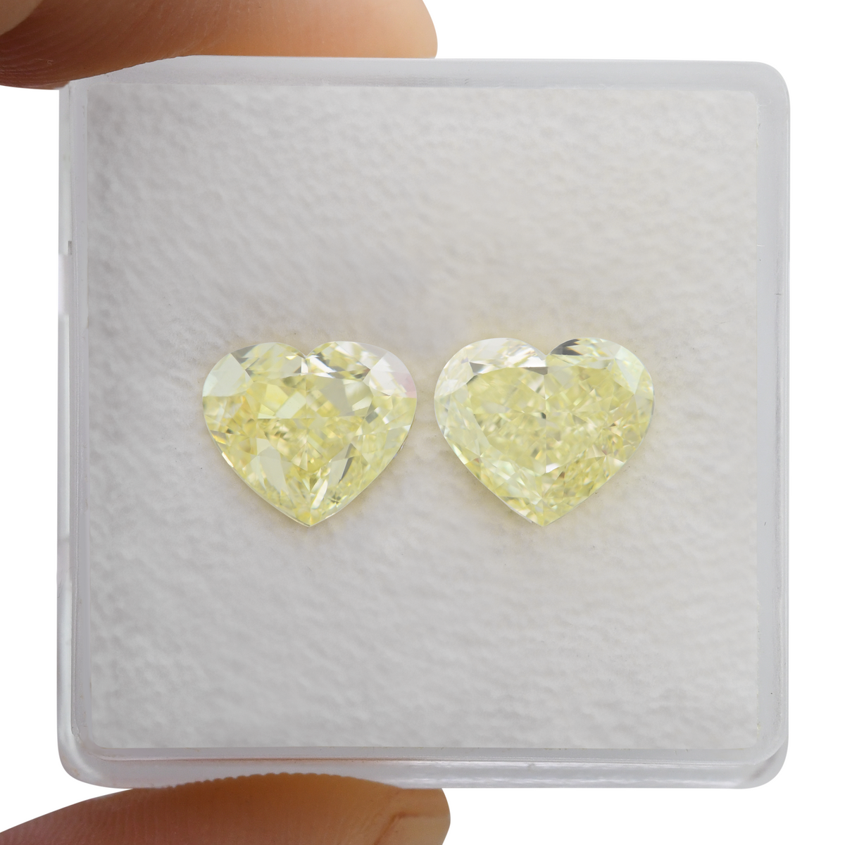 Heart Diamond | 3.23 ct | Fancy Light Yellow | VS1 | GIA | Ref 725179