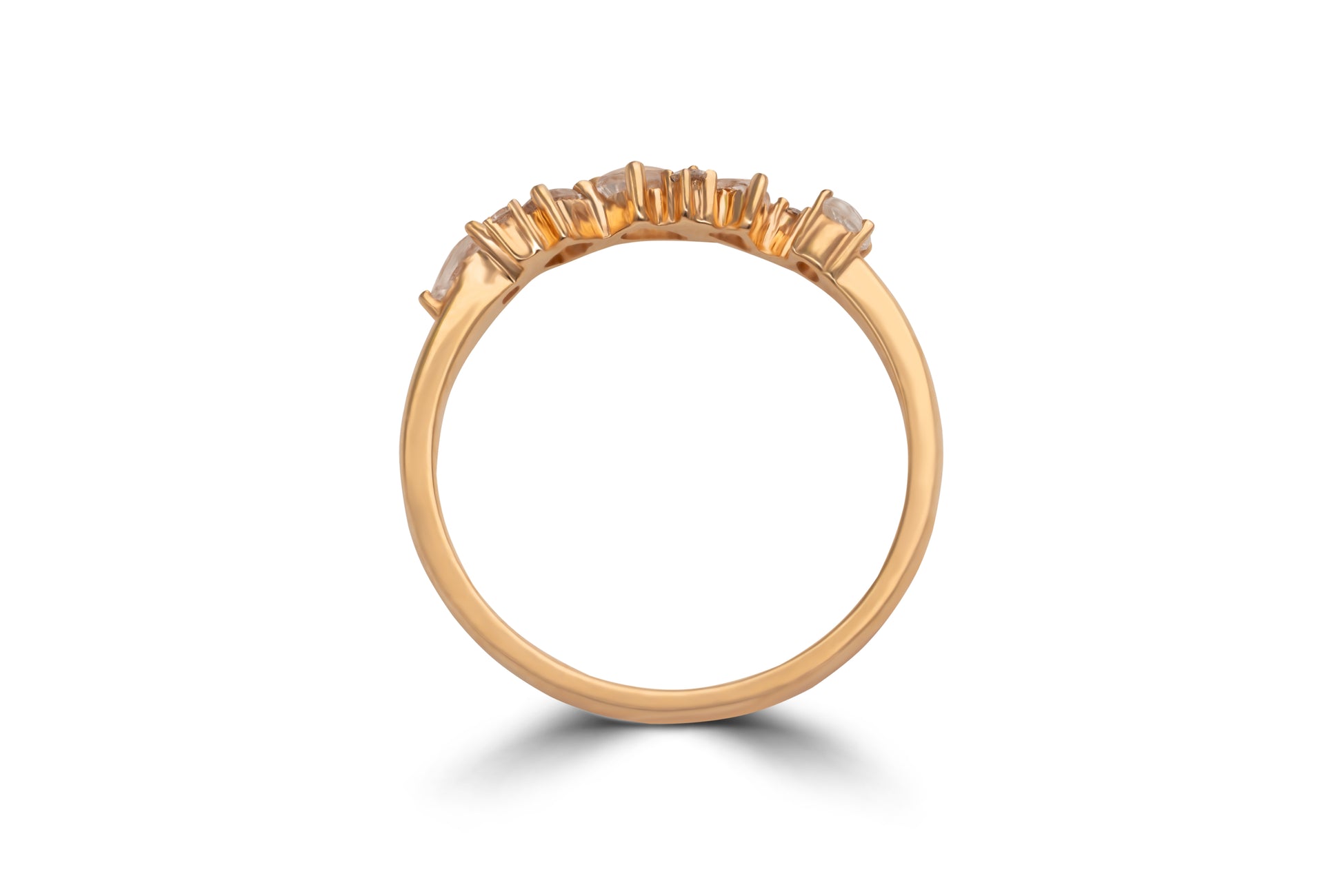 Verlobungsring Vivienne mit 0.50ct Topasen & 0.04ct Brillanten – kreatives Design, exklusiv in München & Augsburg entdecken.