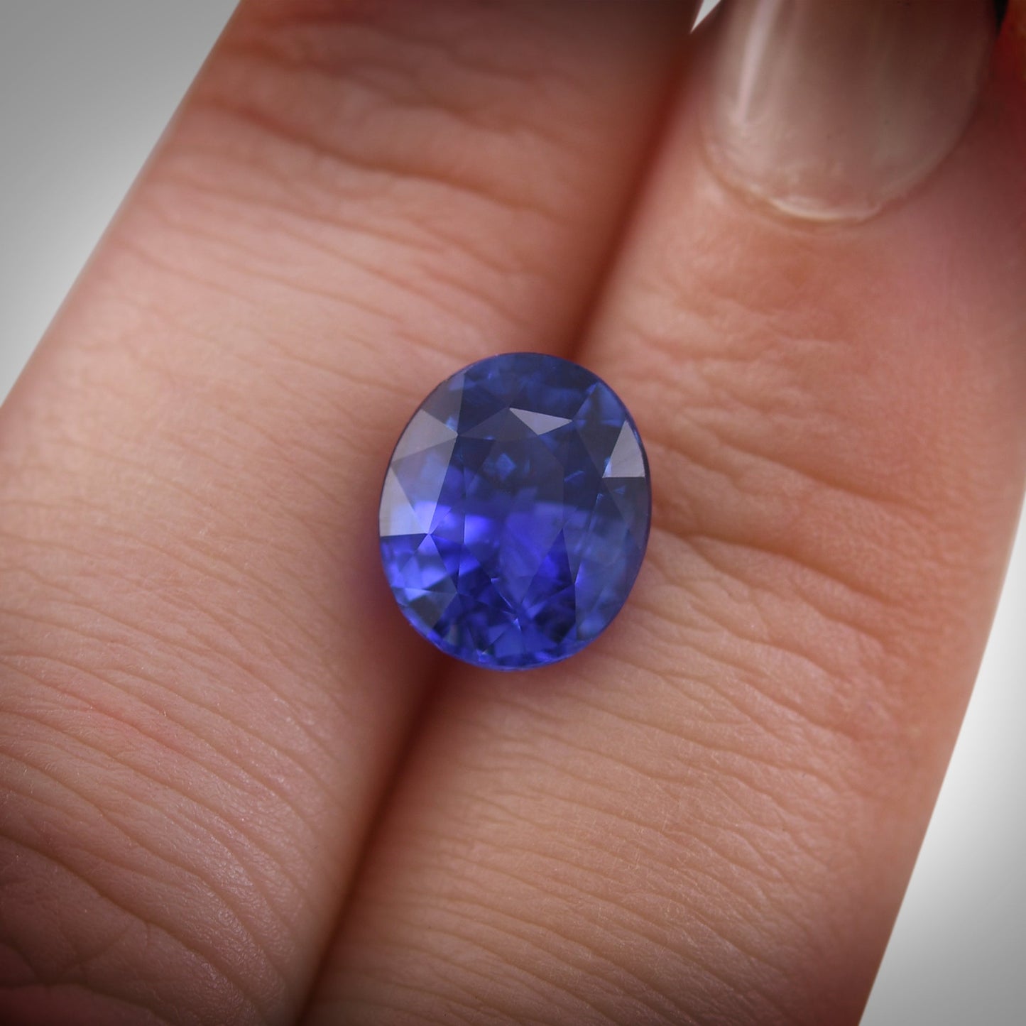 3,81 Karat blauer ovaler Saphir aus Sri Lanka (AGL)