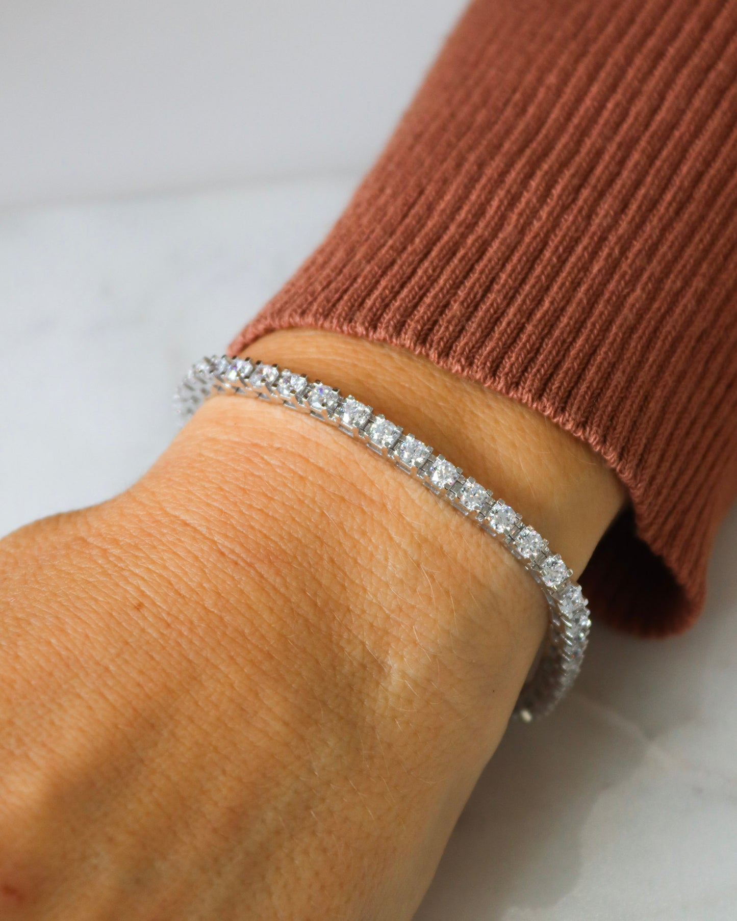 Diamond tennis bracelets in white gold - timeless elegance