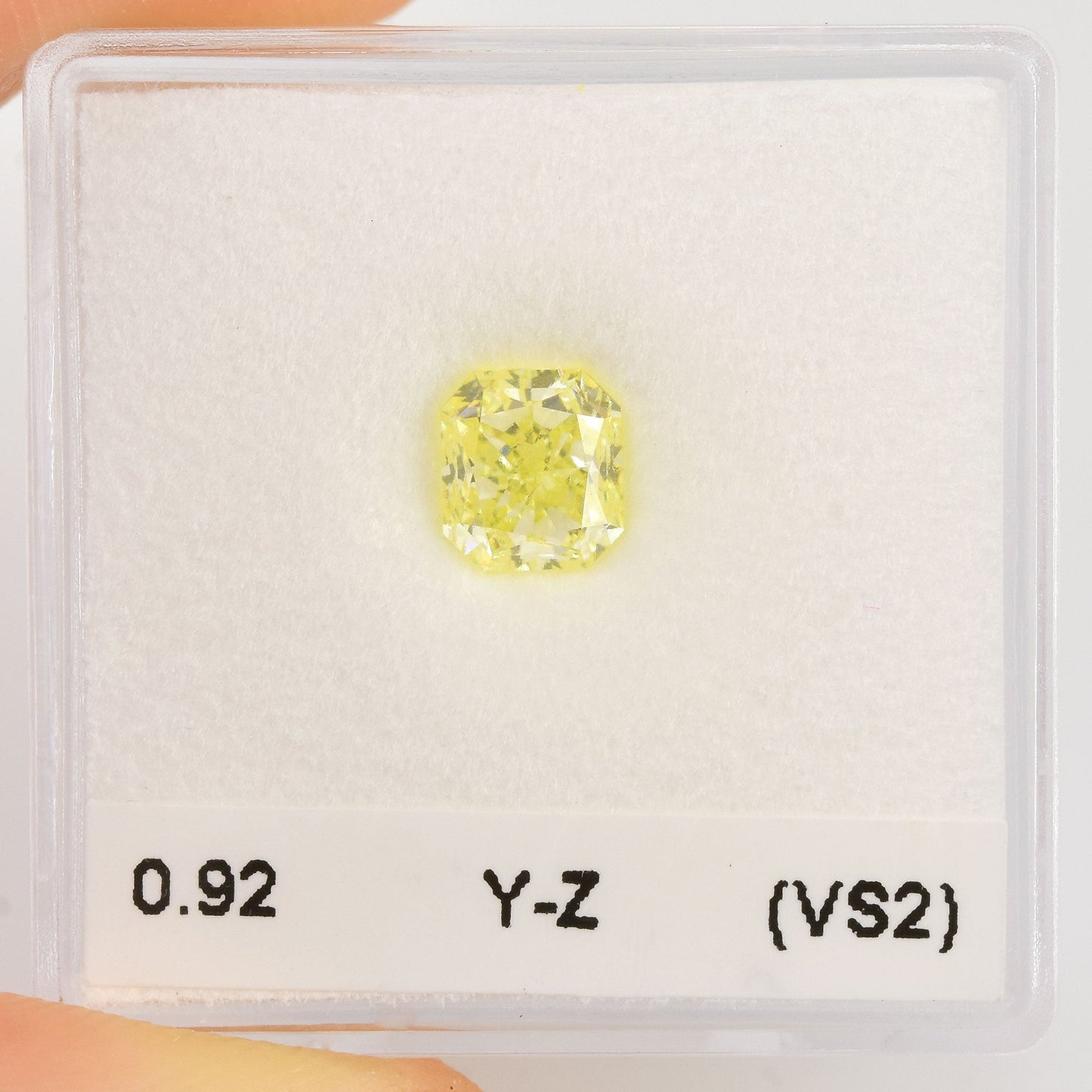 0,92 Karat Y-Z Radiant Diamant (VS2)