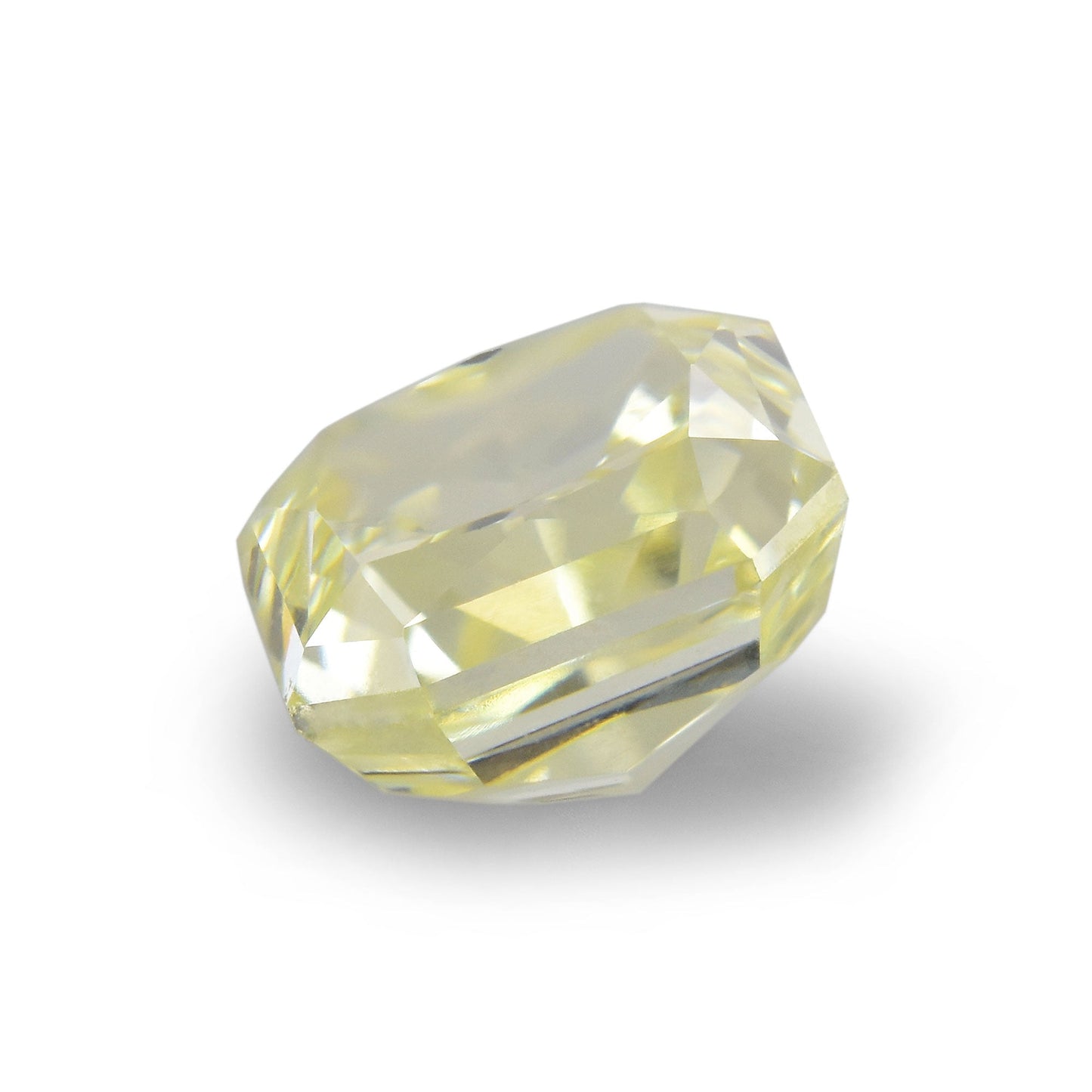 0,61 Karat Fancy Light Yellow Radiant (VS2)