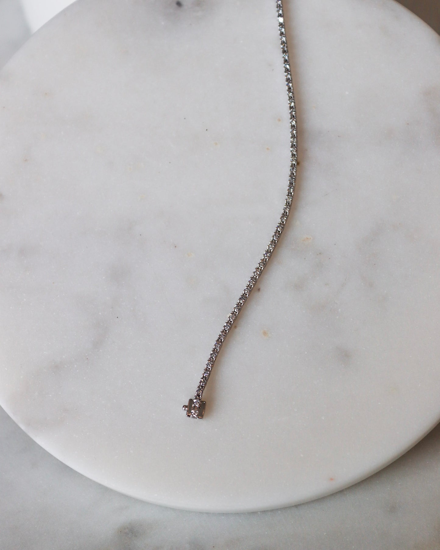 Diamond tennis bracelets in white gold - timeless elegance