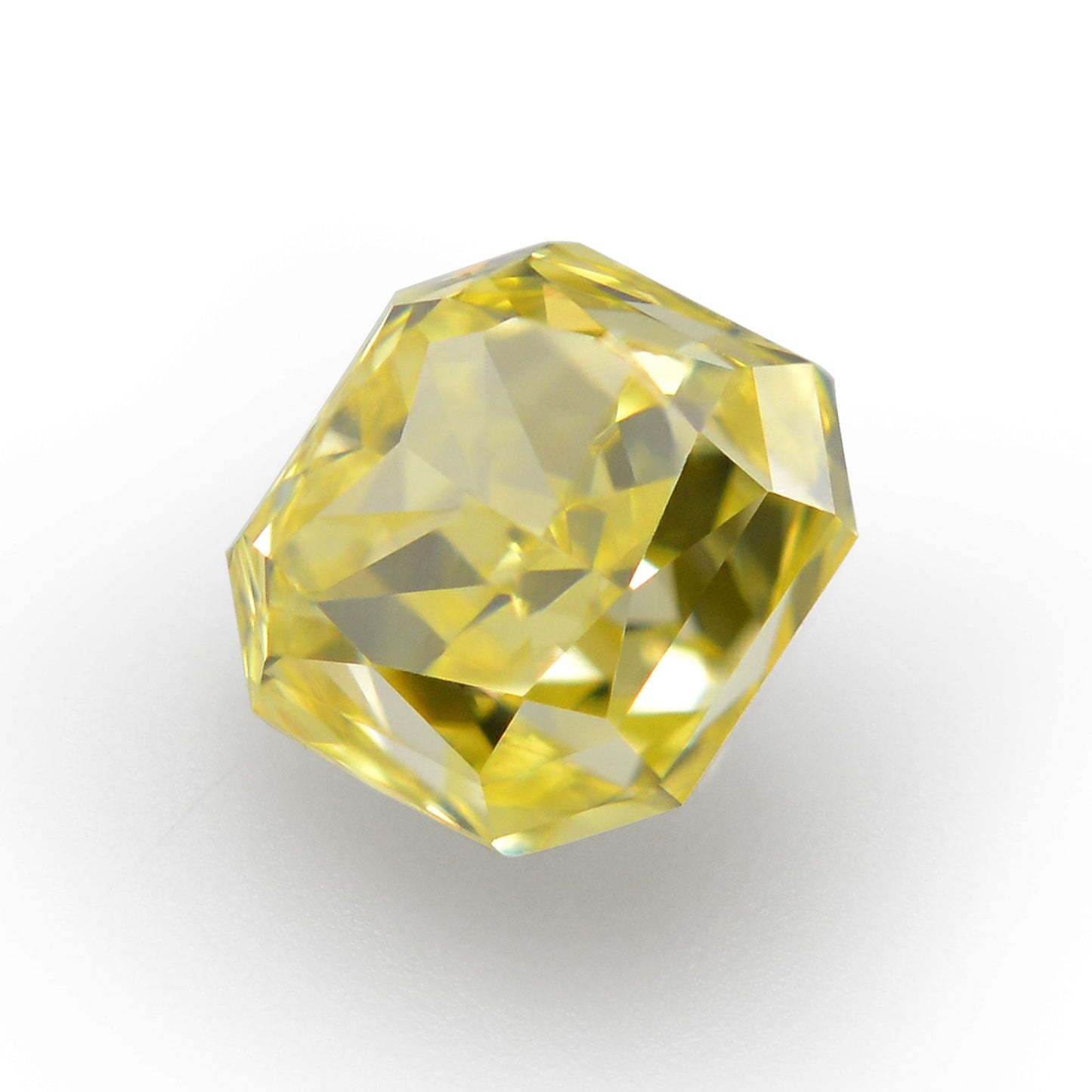 0,35 Karat Fancy Intense Yellow Radiant VVS1 IGI