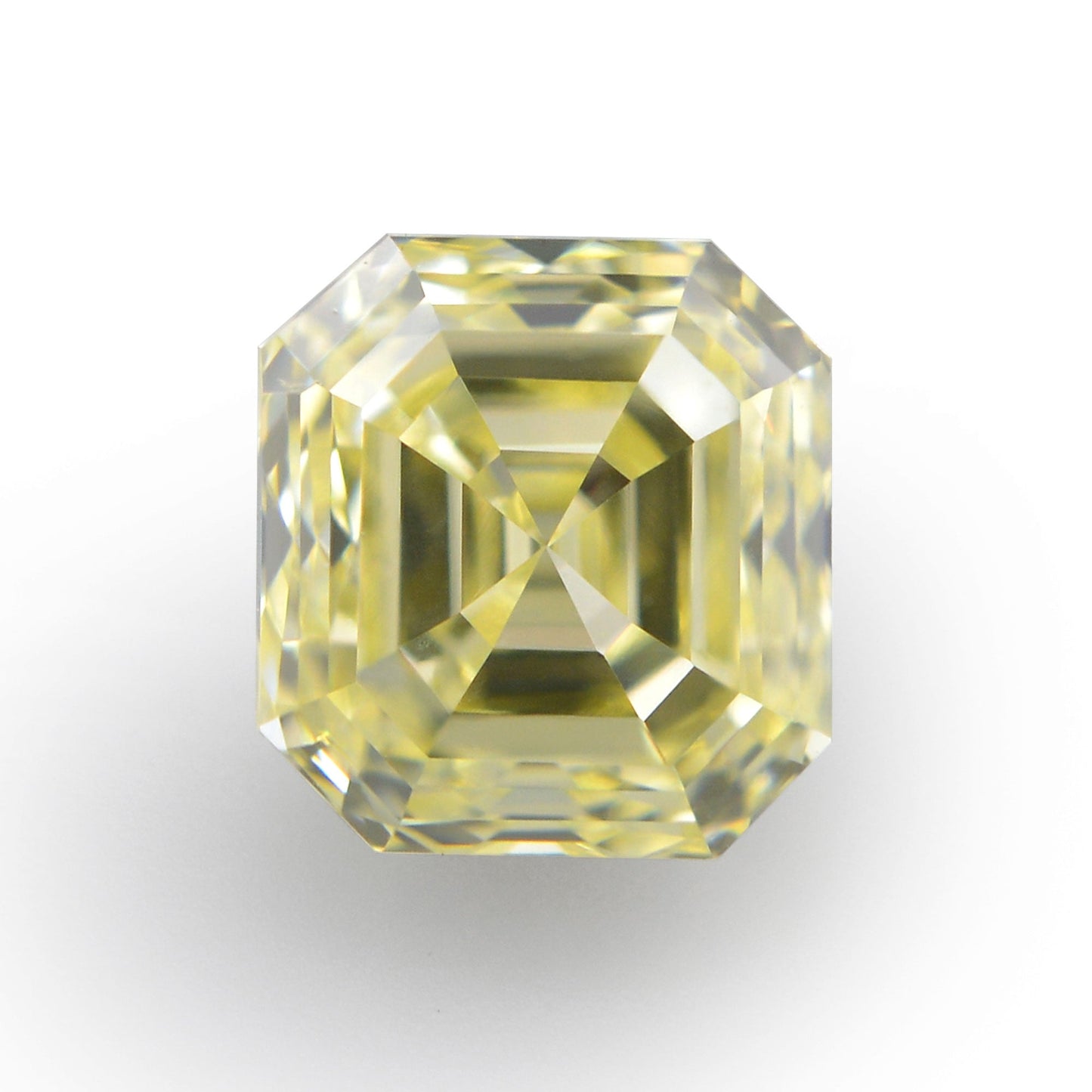 0,70 Karat Fancy Yellow Emerald Diamond VVS2 IGI
