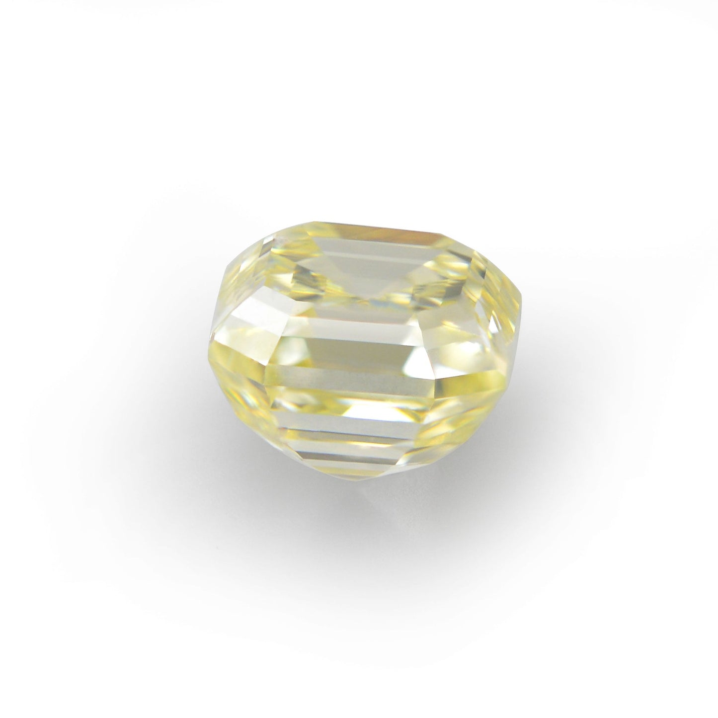 0,70 Karat Fancy Yellow Emerald Diamond VVS2 IGI