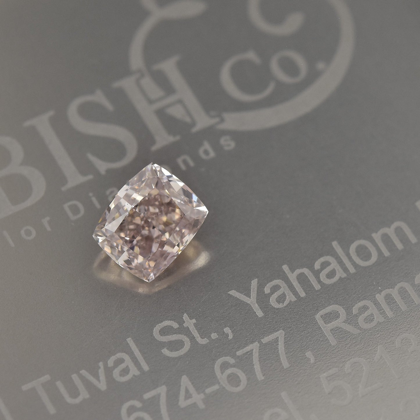 1,06 Karat Fancy Pinkish Brown Cushion Diamond VS2 GIA