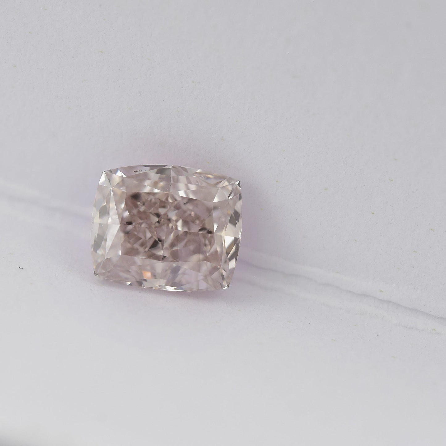 1,06 Karat Fancy Pinkish Brown Cushion Diamond VS2 GIA