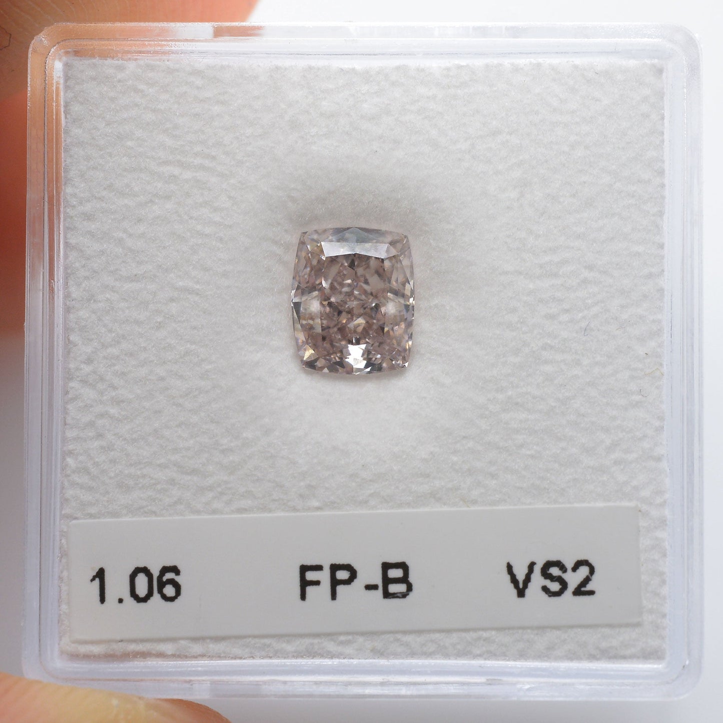 1,06 Karat Fancy Pinkish Brown Cushion Diamond VS2 GIA