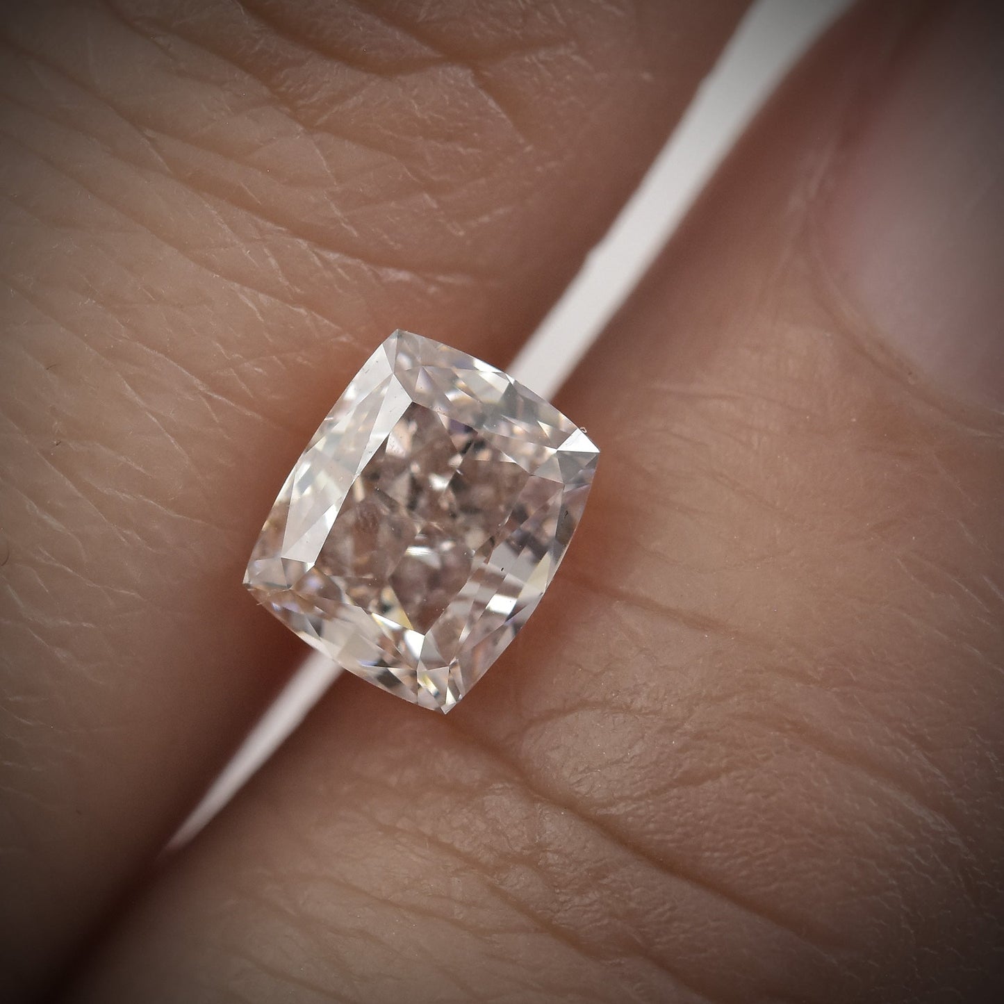 1,06 Karat Fancy Pinkish Brown Cushion Diamond VS2 GIA