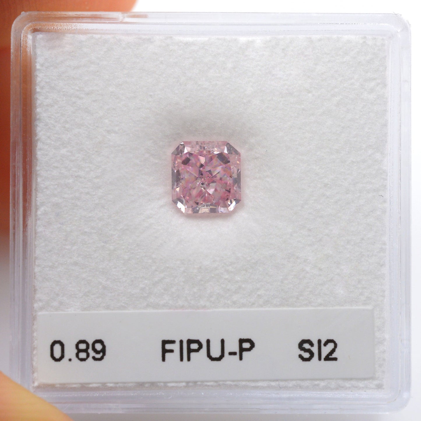 0,89 Karat Fancy Intense Purplish Pink Radiant SI2 GIA