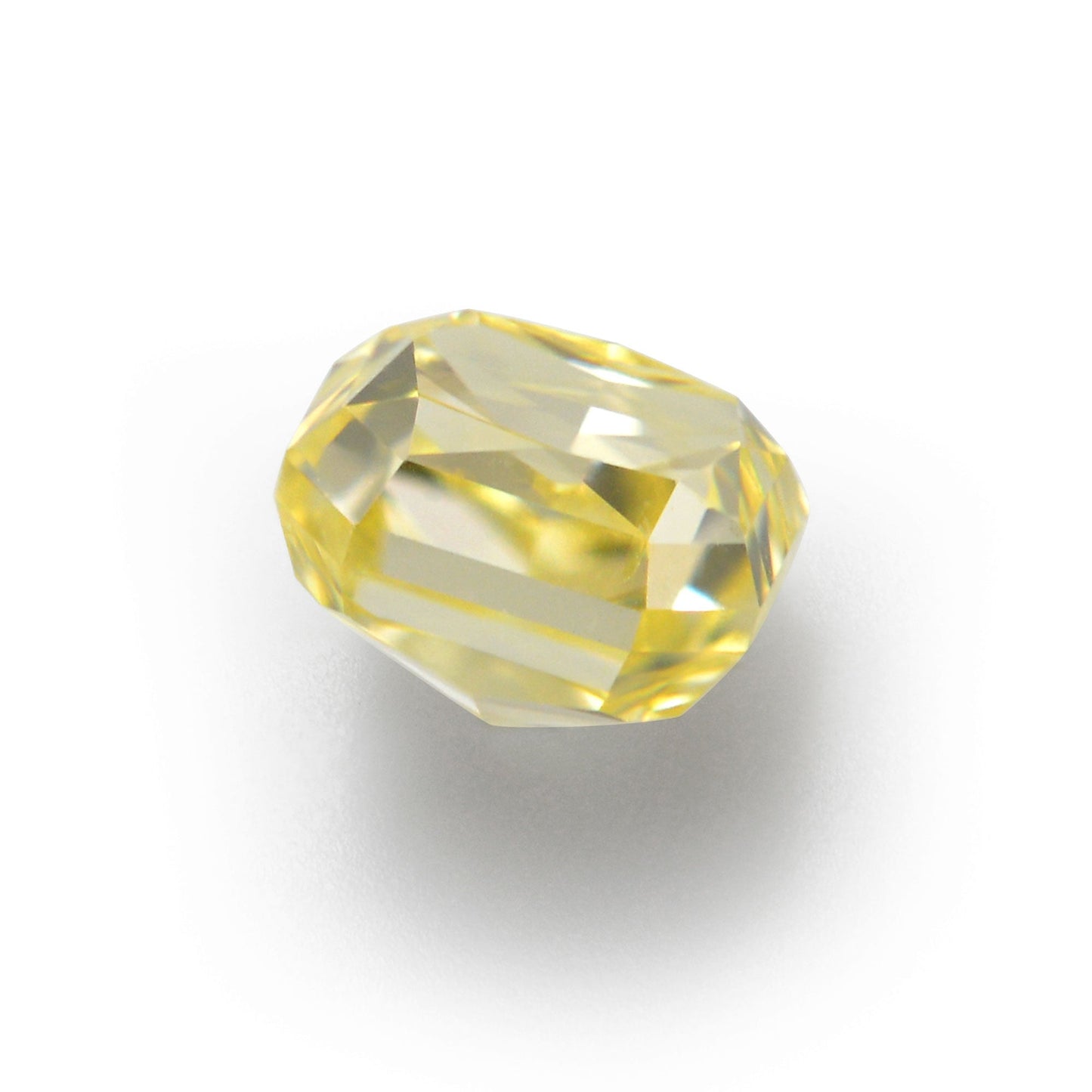 0,35 Karat Fancy Intense Yellow Radiant VS2 IGI