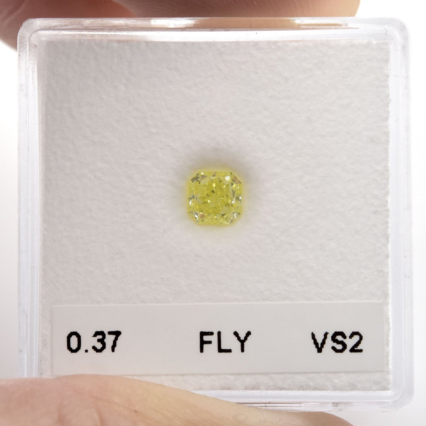 0,37 Karat Fancy Light Yellow Radiant Diamant VS2 IGI