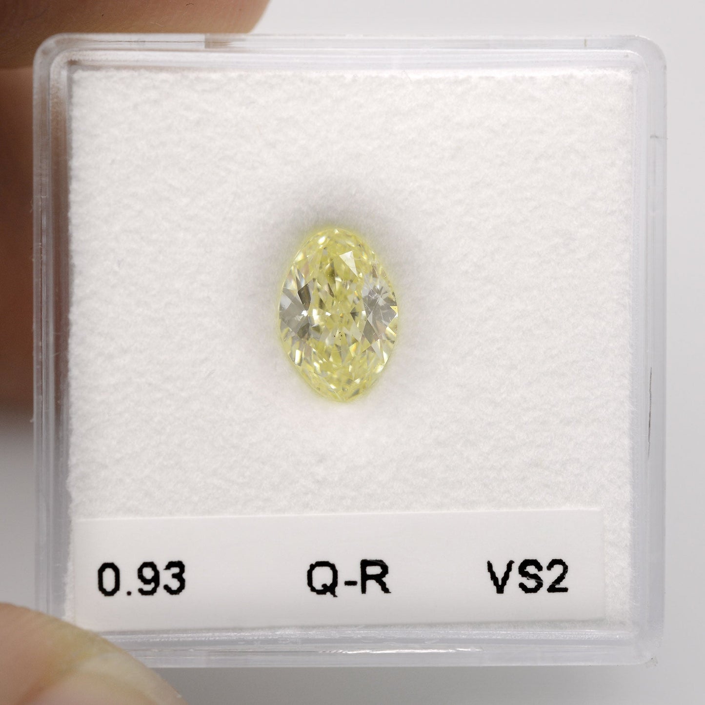 0,93 Karat Q-R Ovaler Diamant VS2 IGI