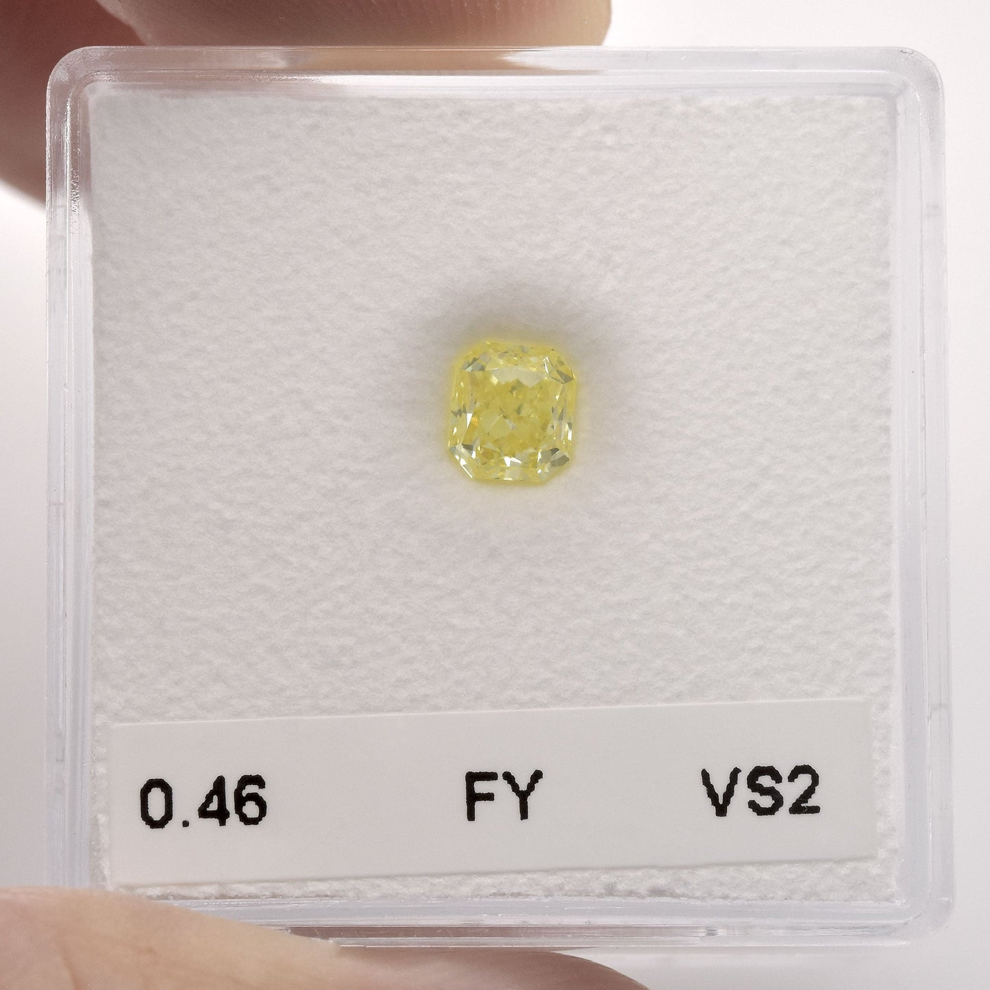 0,46 Karat Fancy Yellow Radiant VS2 IGI