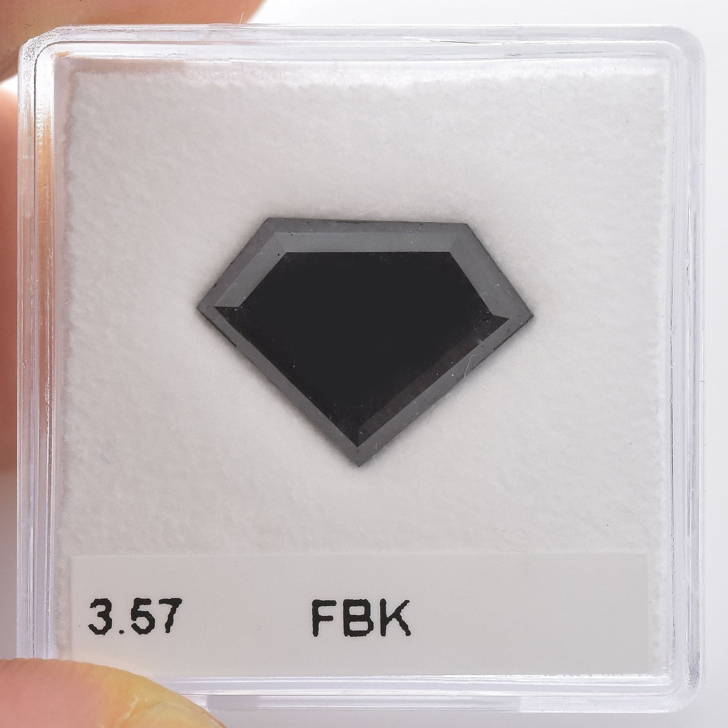3,57 Karat Fancy Black Shield-Cut Diamant GIA