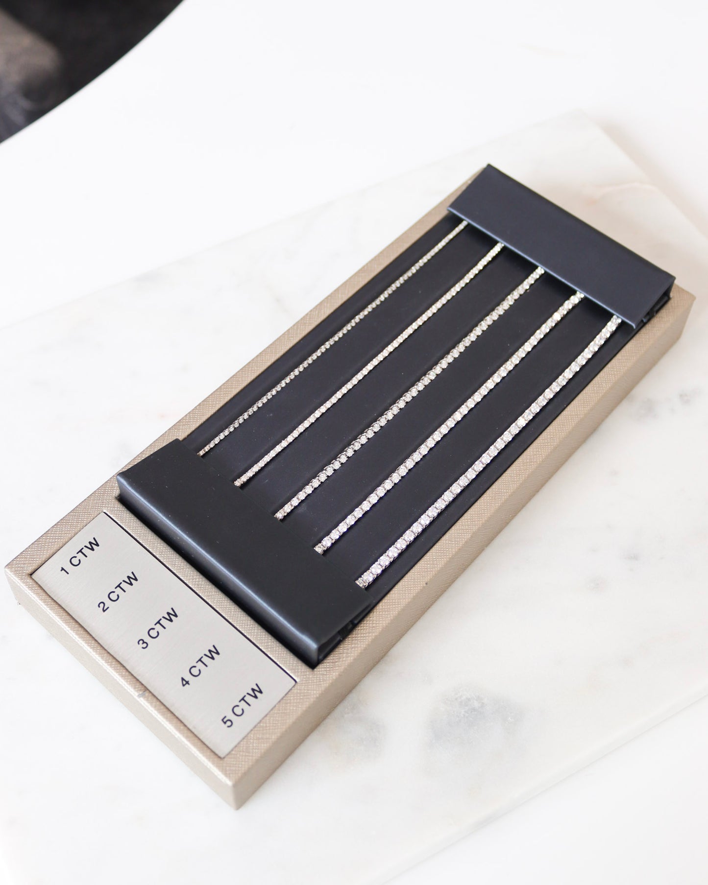 Diamond tennis bracelets in white gold - timeless elegance