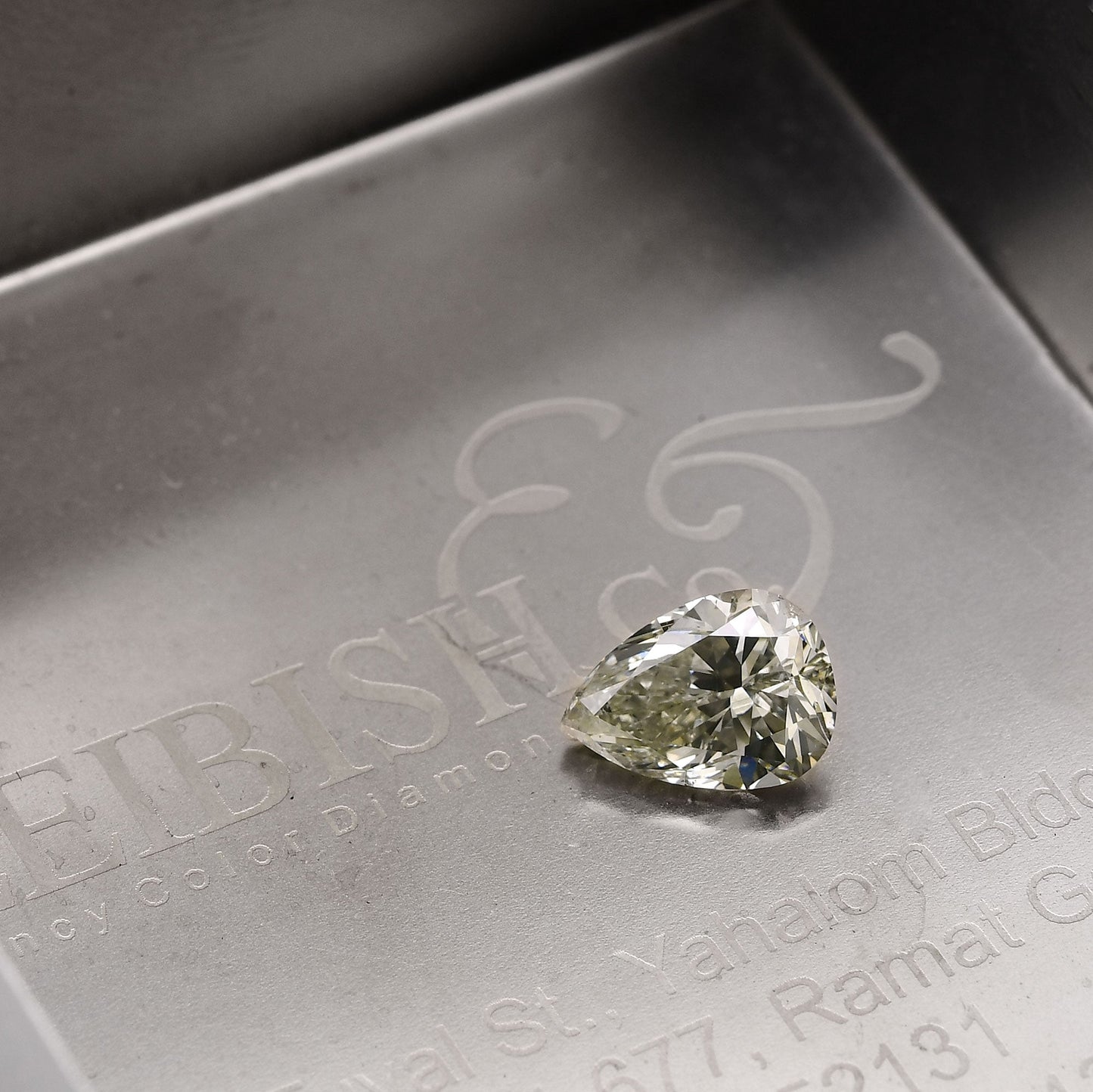 2,03 Karat Fancy Light Gray Birnenförmiger Diamant (SI2) GIA
