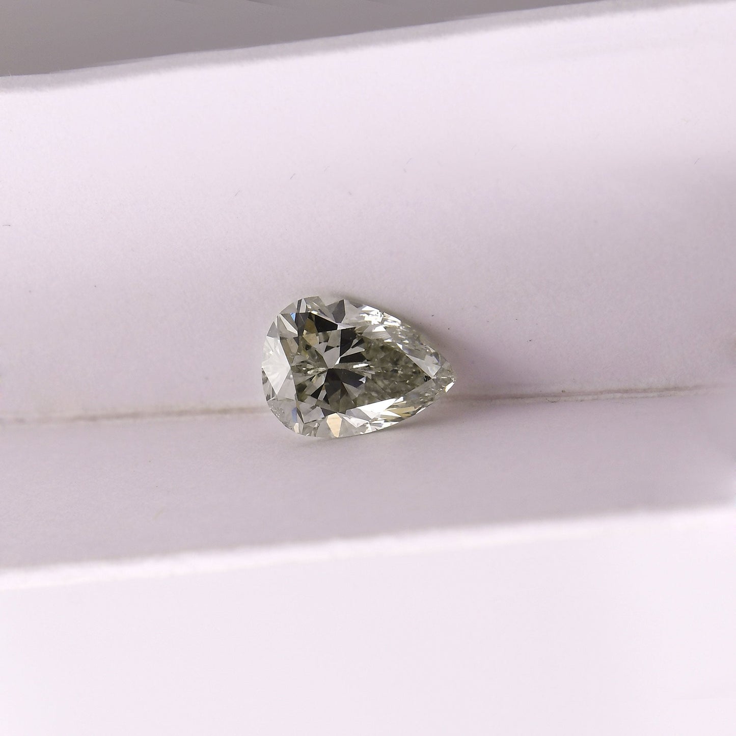2,03 Karat Fancy Light Gray Birnenförmiger Diamant (SI2) GIA