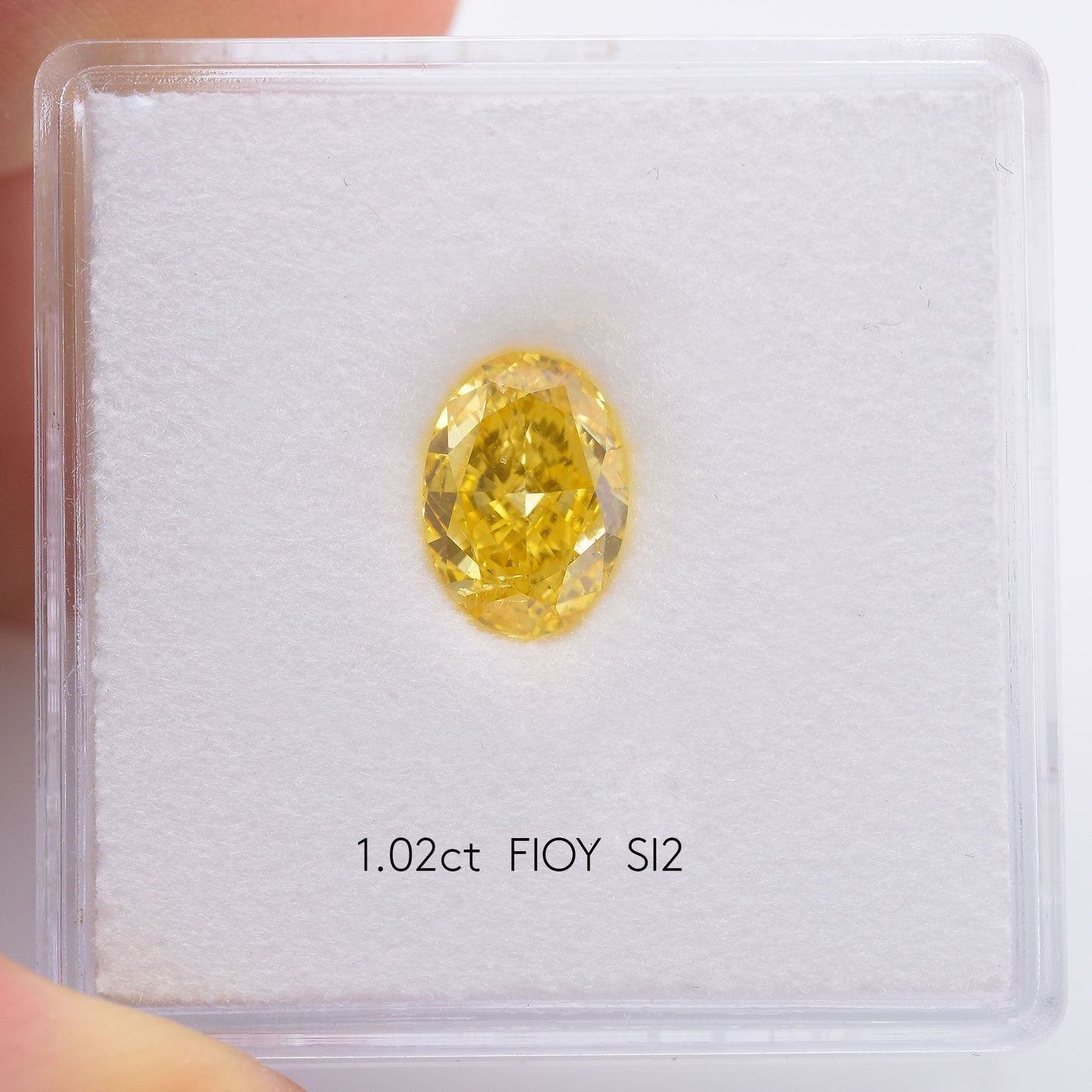1,02 Karat Fancy Intense Orange Yellow Ovaler Diamant SI2 GIA