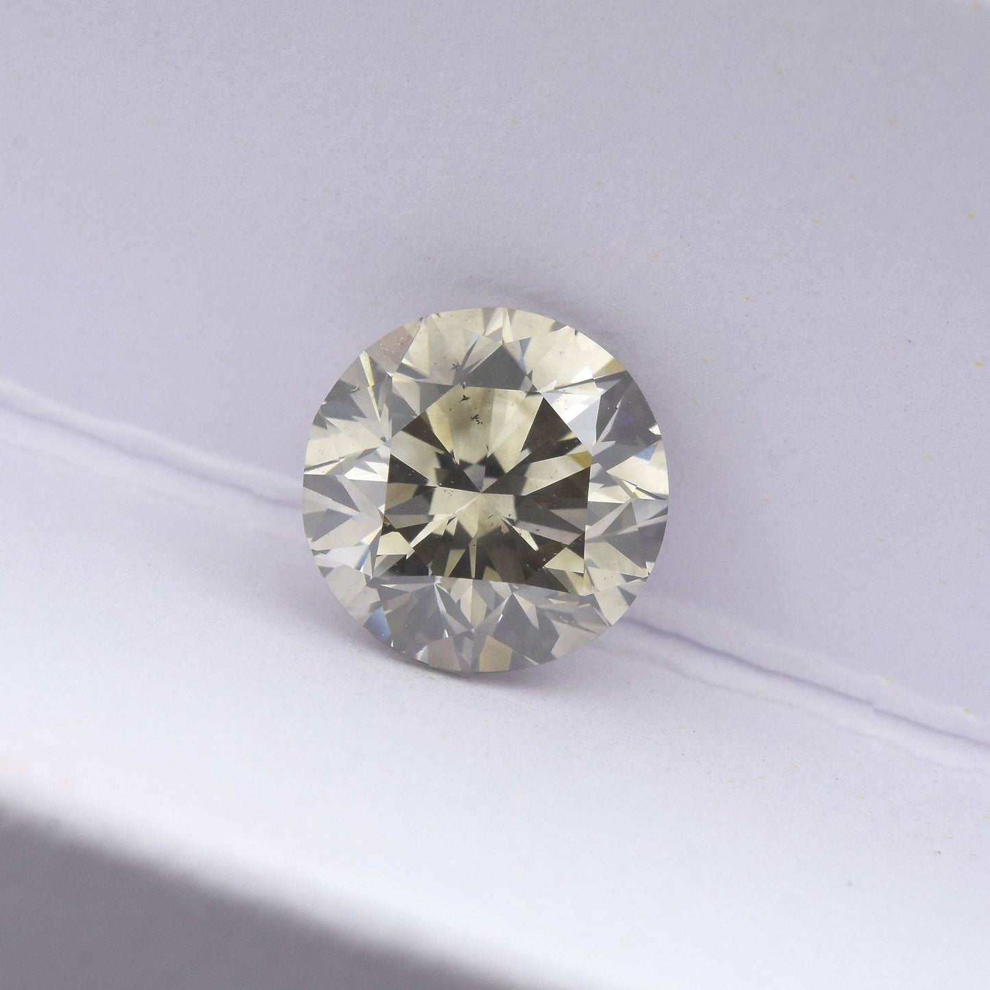 2,04 Karat Fancy Gray Rundbrillanter SI2 GIA