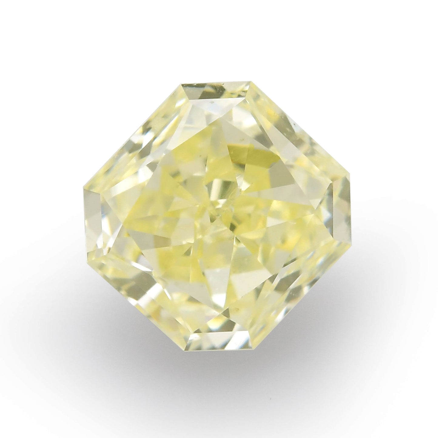 0,52 Karat Fancy Light Yellow Radiant (SI1)