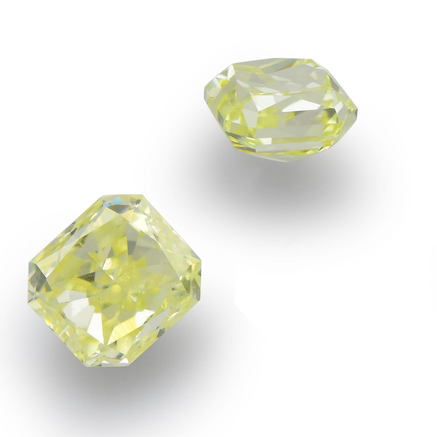 0,53 Karat Fancy Light Yellow Radiant Diamanten (VS2)