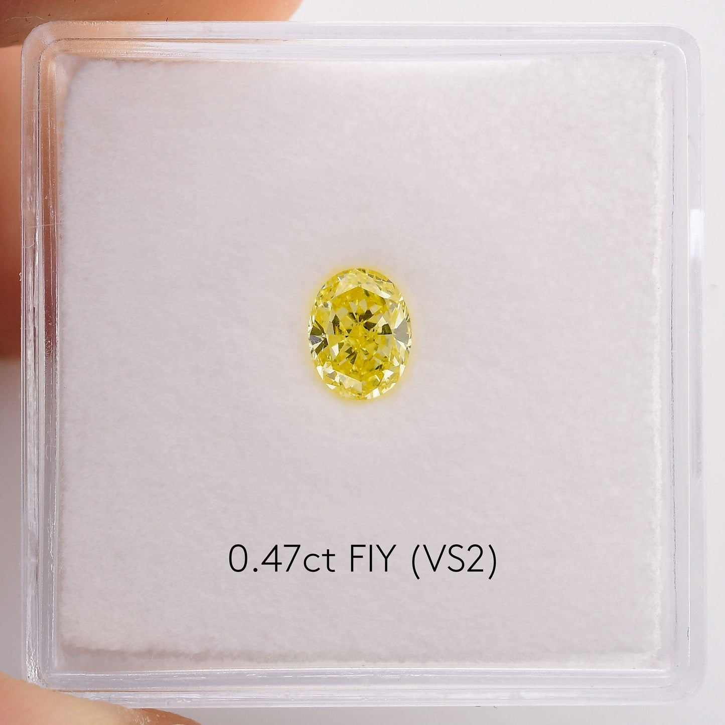 0,47 Karat Fancy Intense Yellow Oval Diamond (VS2) GIA