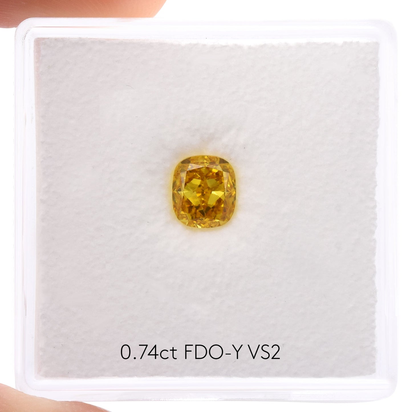 0,74 Karat Fancy Deep Orange Yellow Cushion Diamond VS2 GIA