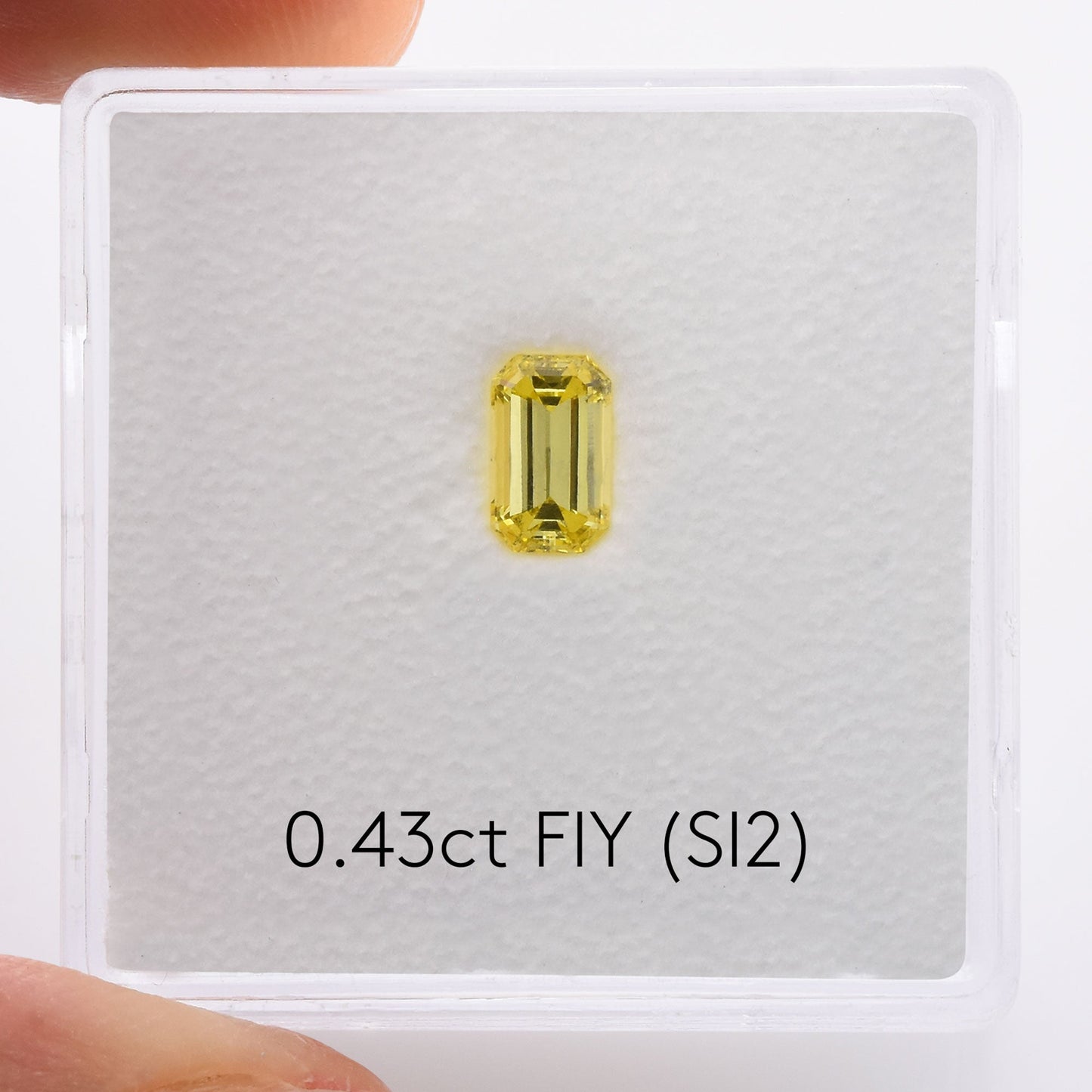 0,43 Karat Fancy Intense Yellow Emerald Diamond (SI2) GIA