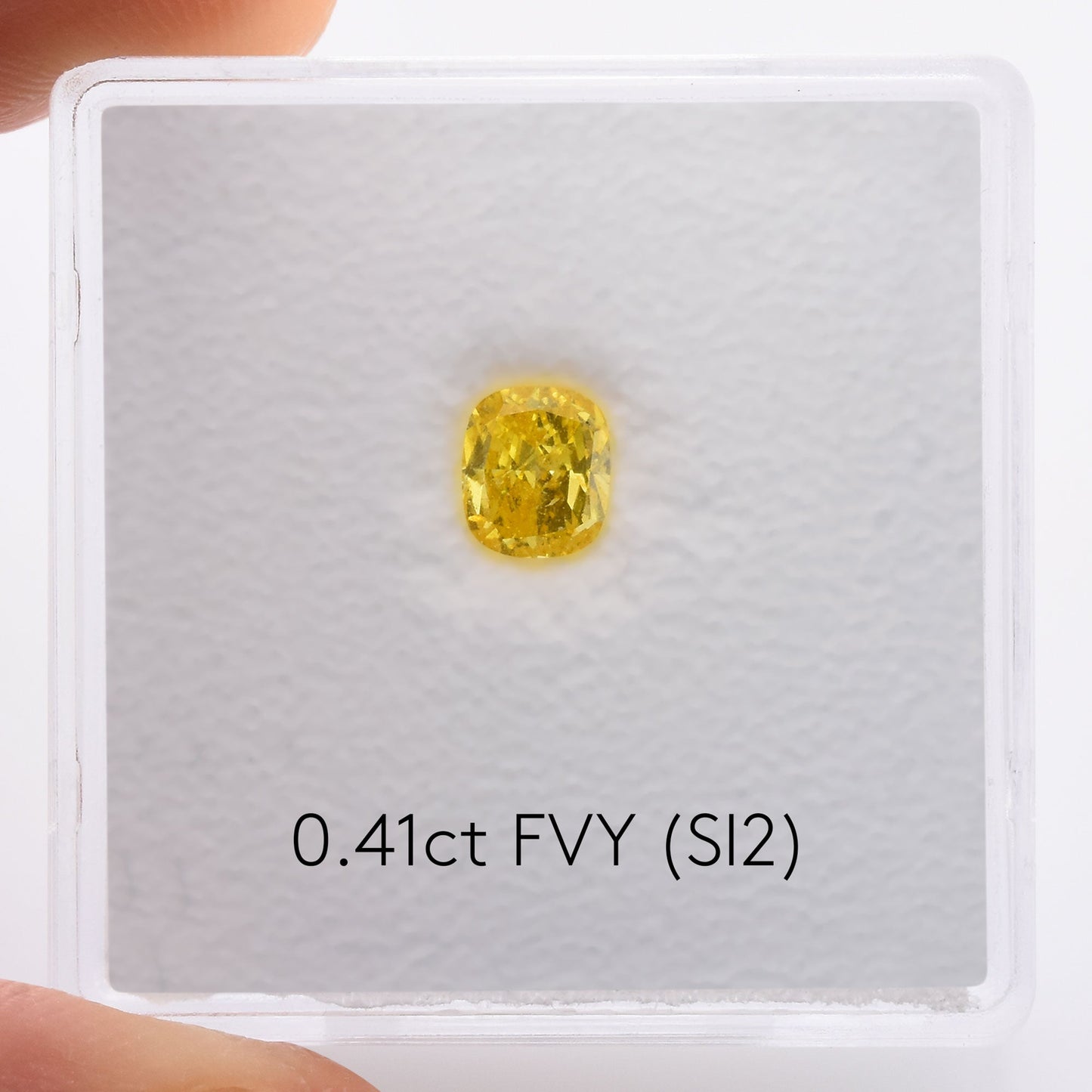 0,41 Karat Fancy Vivid Yellow Cushion Diamond (SI2) GIA