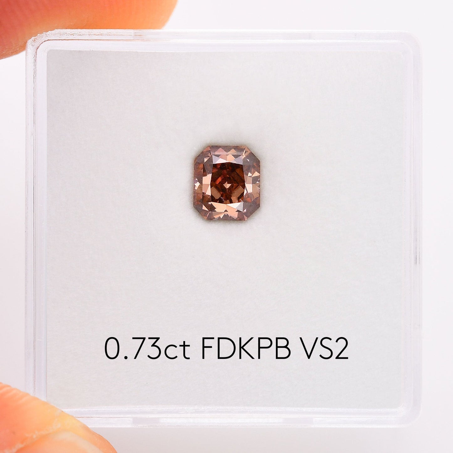 0,73 Karat Fancy Dark Pink Brown Radiant VS2 GIA