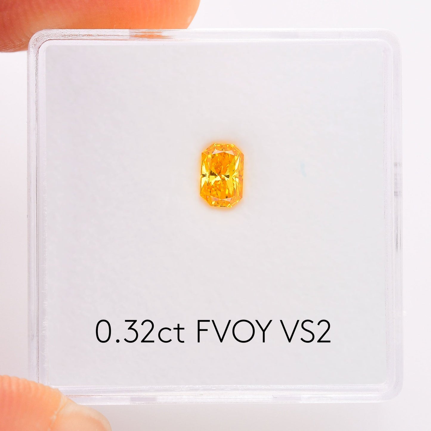 0,32 Karat Fancy Vivid Orange Yellow Radiant Diamant VS2 GIA