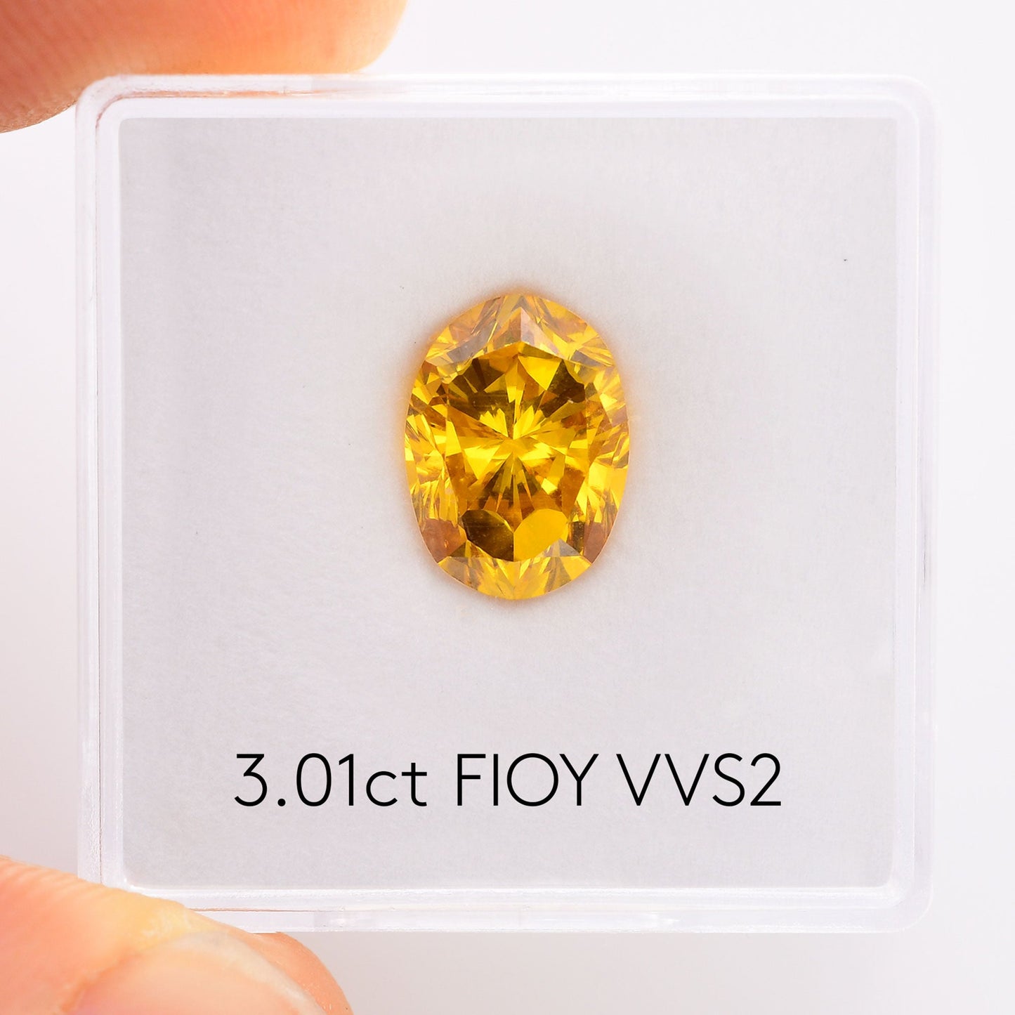 3,01 Karat Fancy Intense Orange Yellow Ovaler Diamant VVS2 GIA