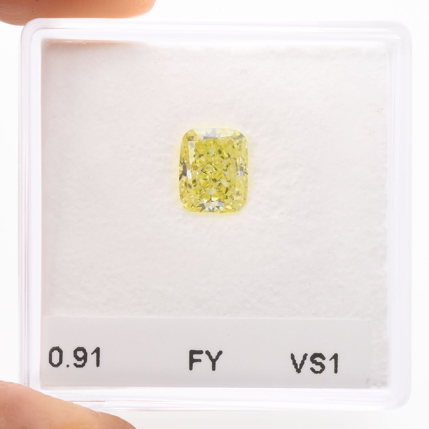 0,91 Karat Fancy Yellow Cushion Diamond VS1 GIA